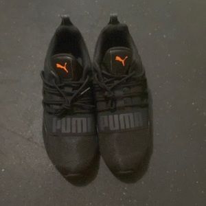 Mens black puma tennis shoes